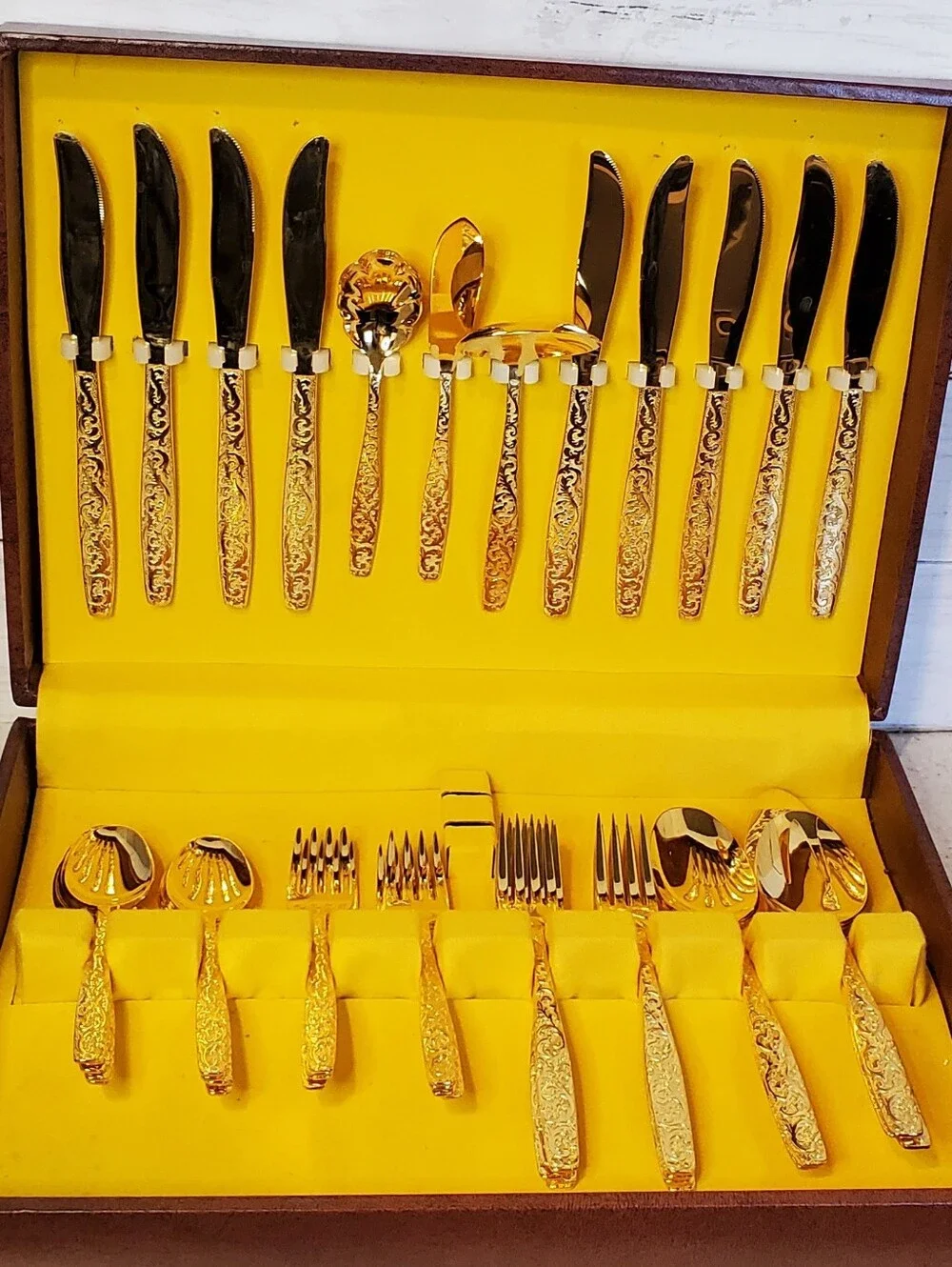 International Silver Americana Golden Heritage 44 Pc Gold Tone Flatware Set Serv